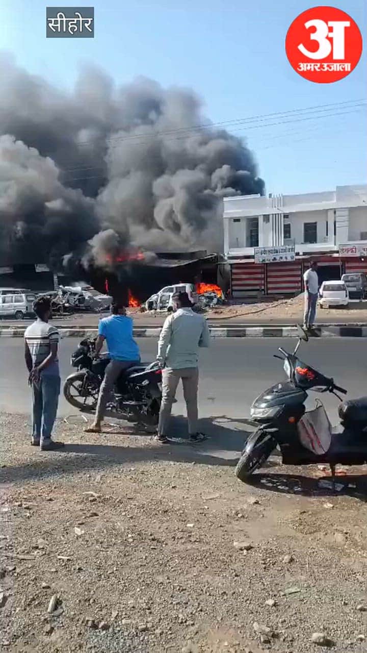 Sehore news: Massive Blaze at Ashta Bypass Workshop Triggers Panic, Cylinder Blast Sparks Chaos