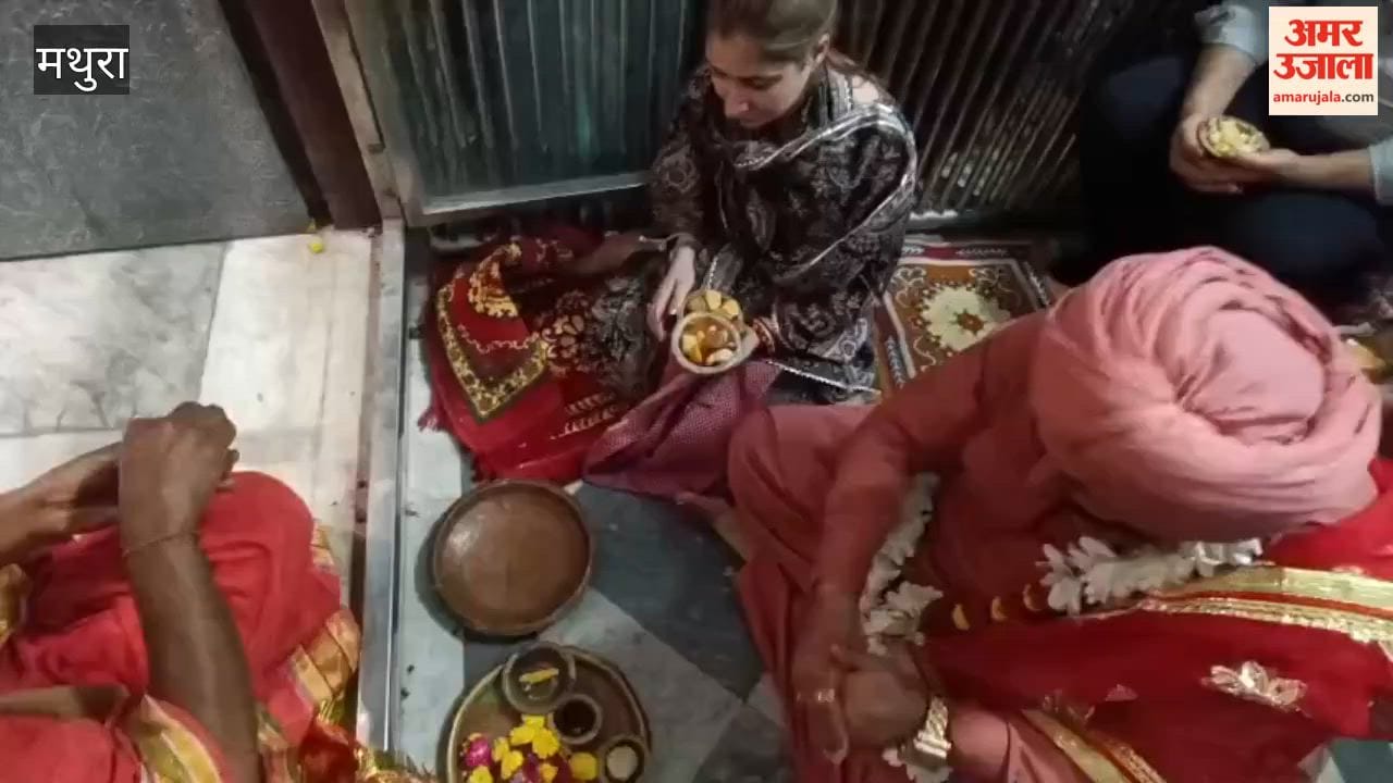 Navjot Singh Sidhu visits Vrindavan offers prayers