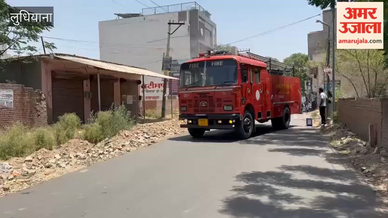 Gas Pipeline Leak in Jagraon: Pipeline Bursts During Excavation Along Roadside