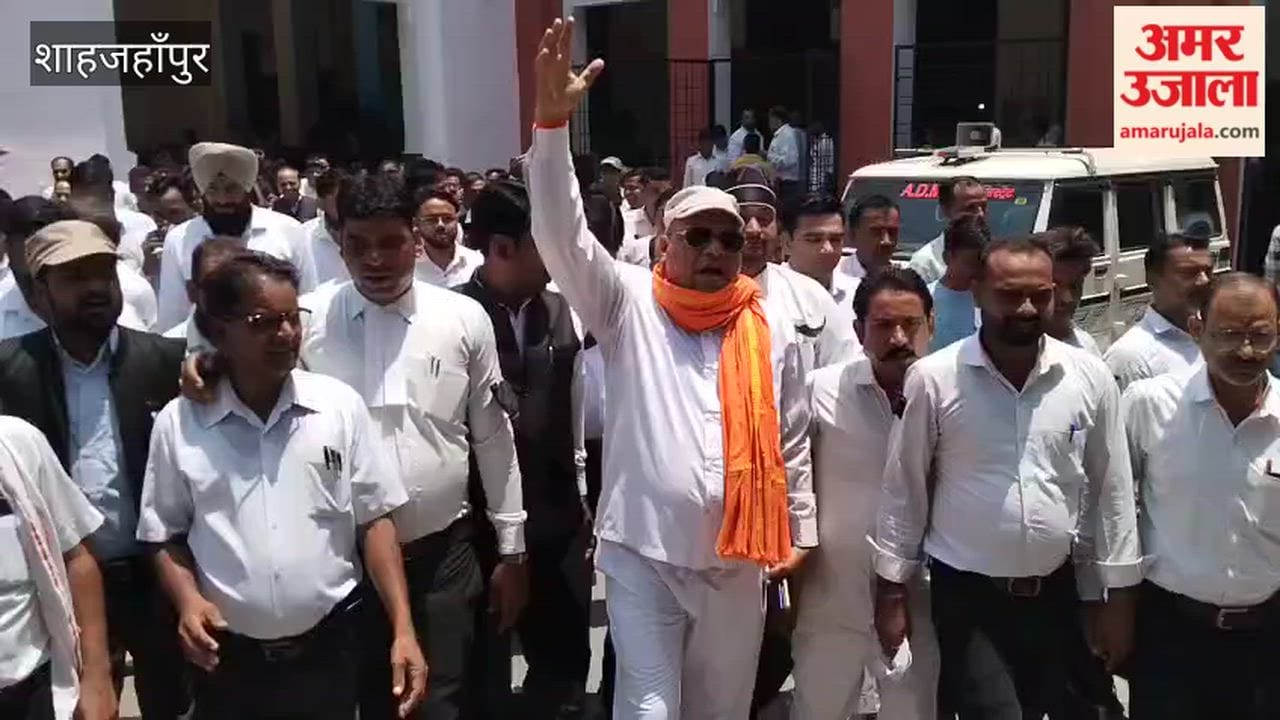 Protest Against Lathi-charge on Lawyers in Shahjahanpur