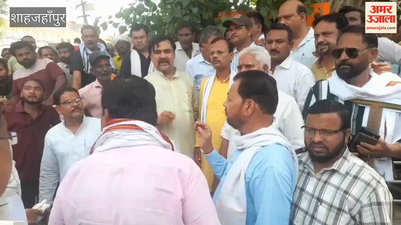 Sanitation Workers Outraged by Additional Municipal Commissioner's Behavior in Shahjahanpur
