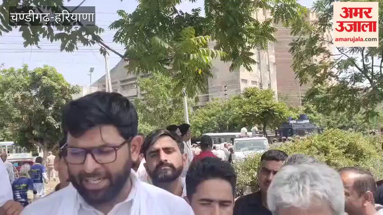 Digvijay Chautala, who arrived at the protest surrounding the Haryana Staff Selection Commission, took aim at the government.