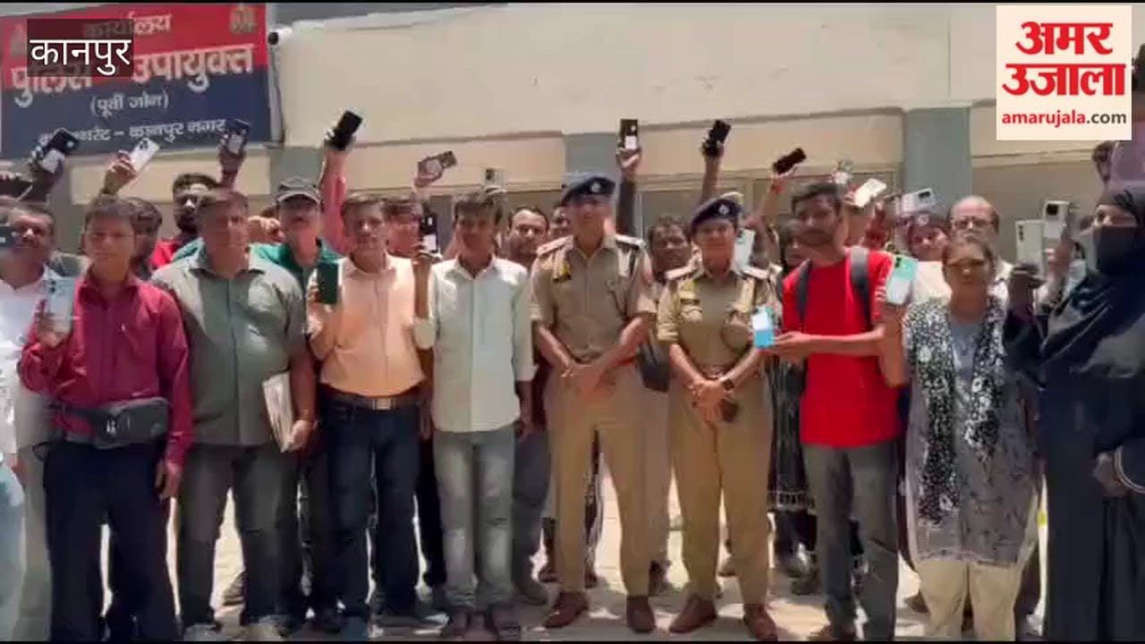 Kanpur: Victims Thank Police After Recovering 111 Mobile Phones Worth ₹22 Lakhs