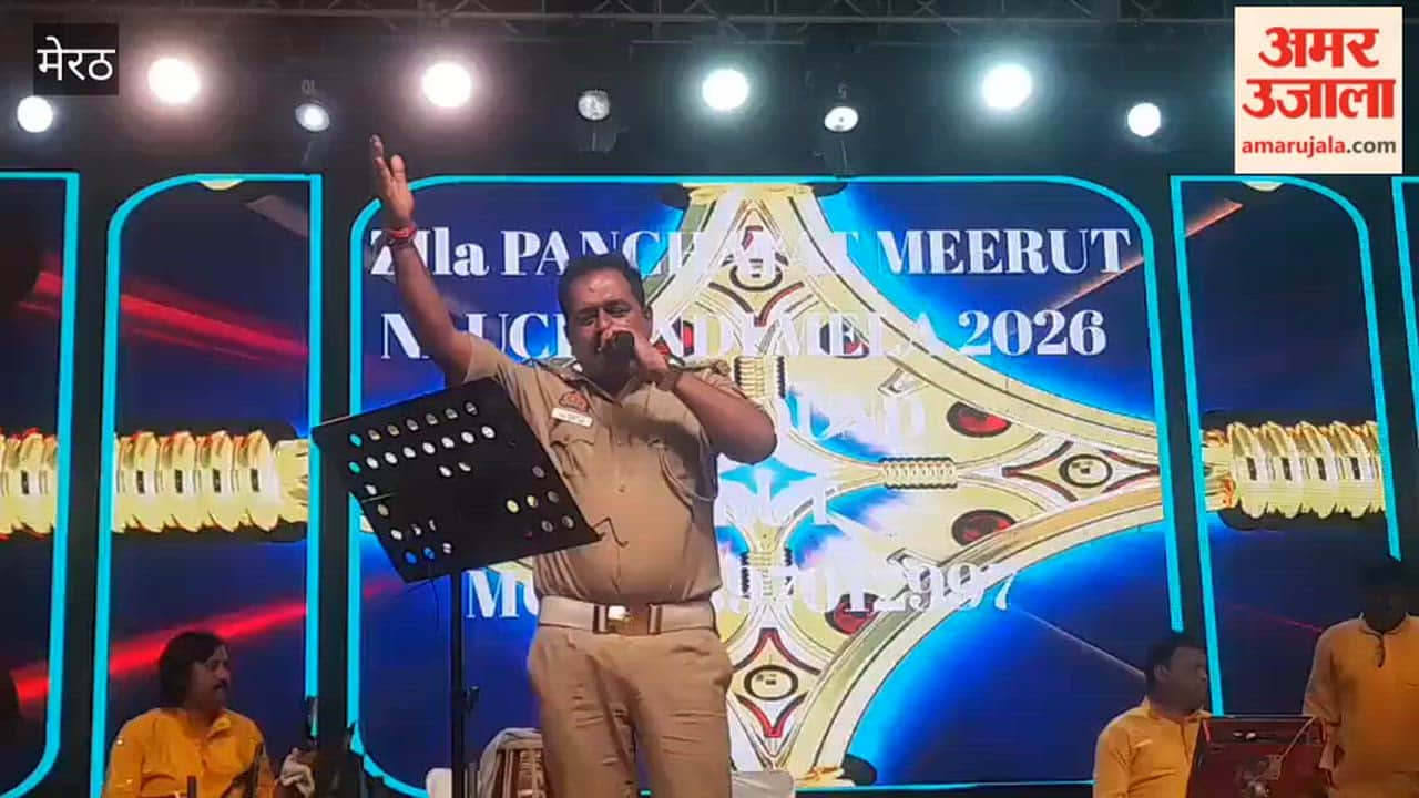 At the Patel Mandap, Traffic Inspector Vinay Shahi dazzled the audience with the magic of his voice, garnering immense applause.