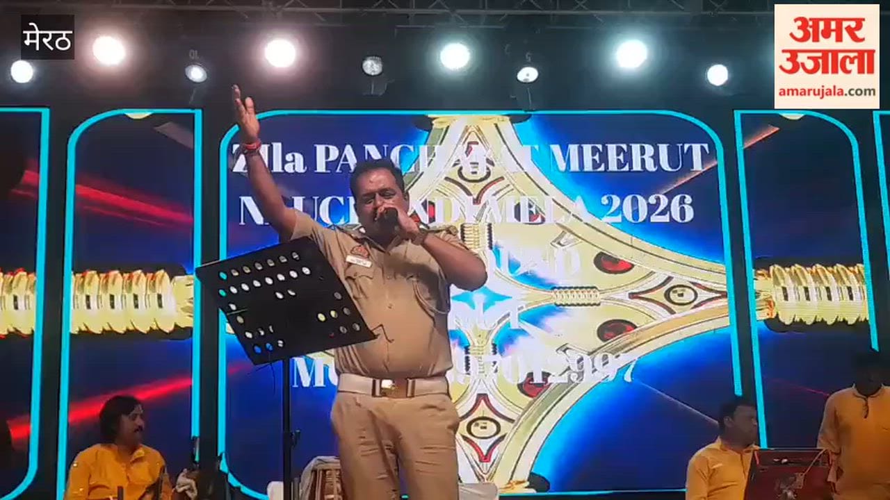 At the Patel Mandap, Traffic Inspector Vinay Shahi dazzled the audience with the magic of his voice, garnering immense applause.