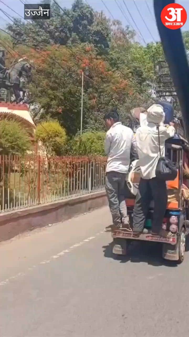 E-Rickshaw Driver in Trouble: Forcibly Squeezing 8 Passengers, Faces Police Action