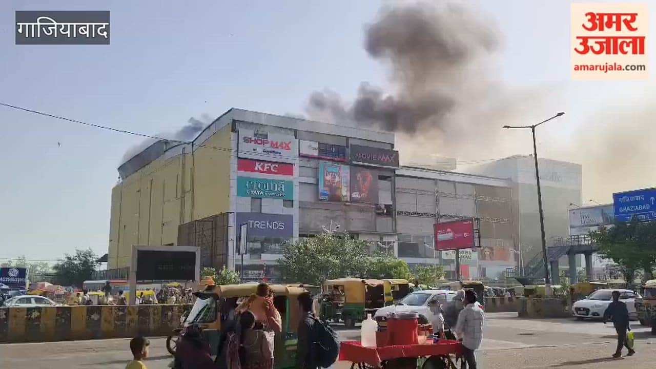 Massive fire broke out in Pacific Mall in Ghaziabad.