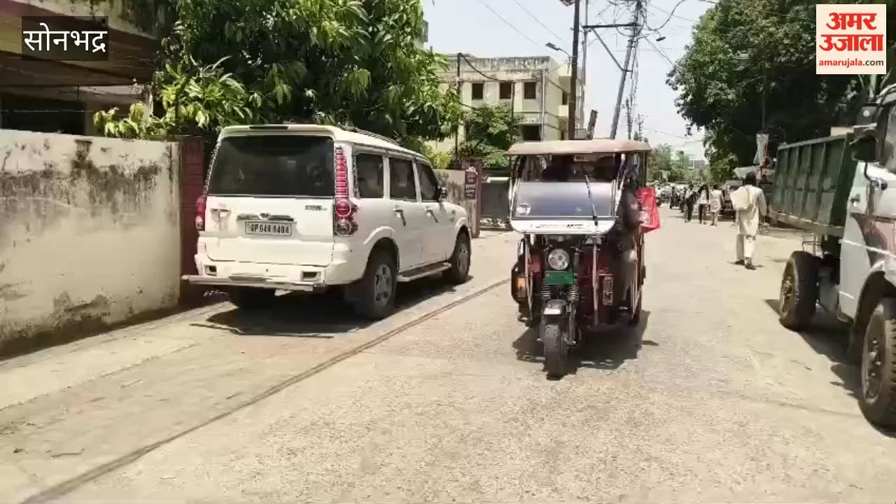 Chairperson Ruby Prasad Arrives at Office Riding E-Rickshaw in sonbhadra
