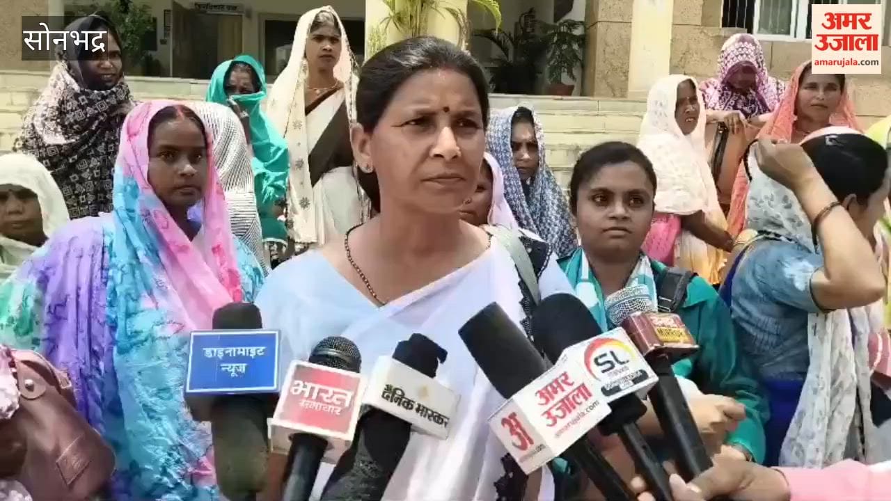 ASHA Workers Stage Protest Over Pending Payments in Sonbhadra