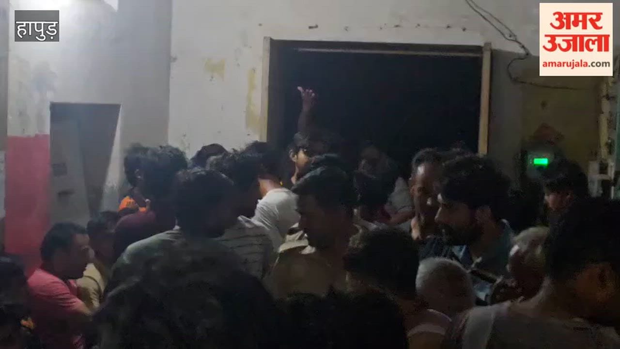 Demonstration of people on power cut in Hapur