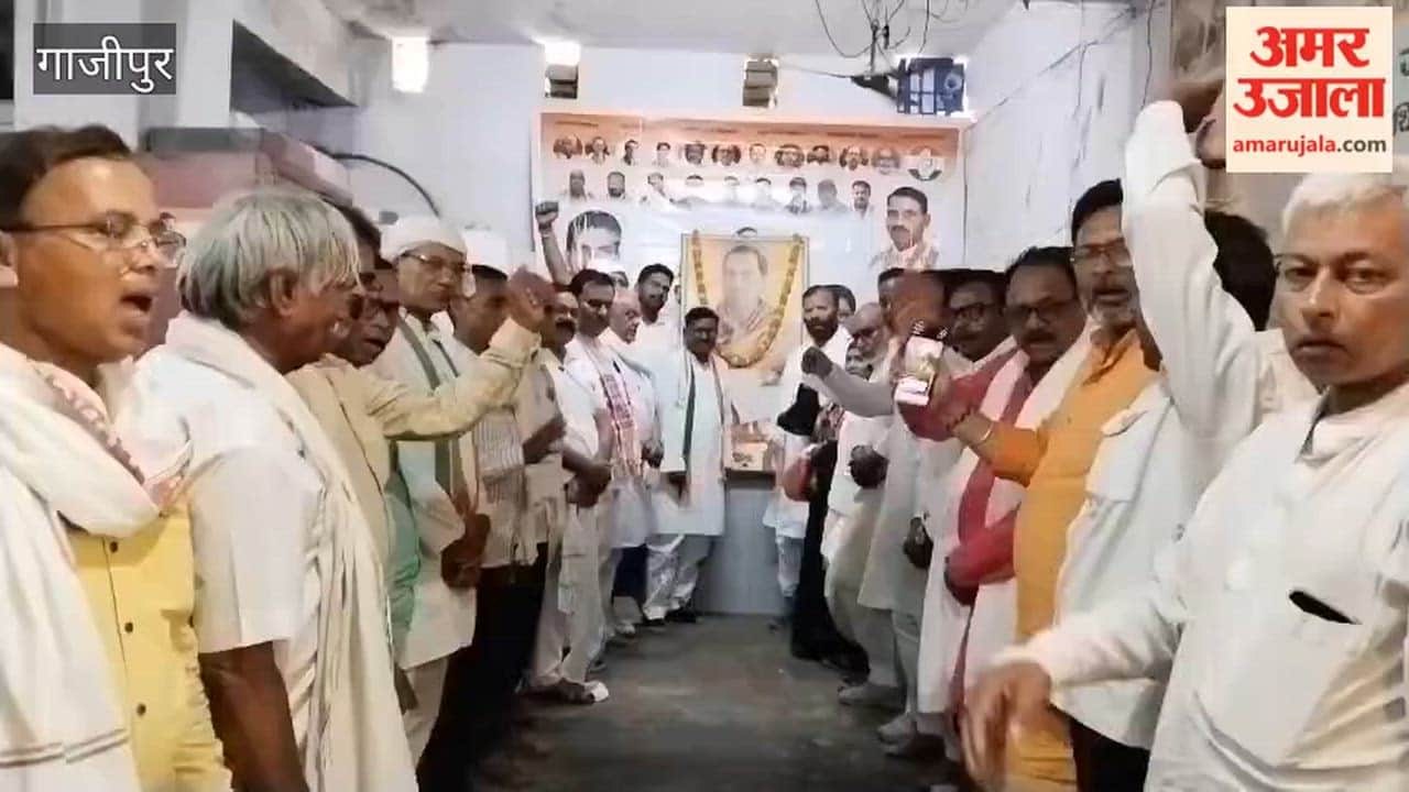Congress Members Pay Tribute on Rajiv Gandhi Death Anniversary