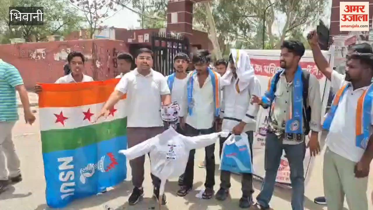 Protesters in Bhiwani Burn Effigies of Prime Minister Narendra Modi and the Union Education Minister