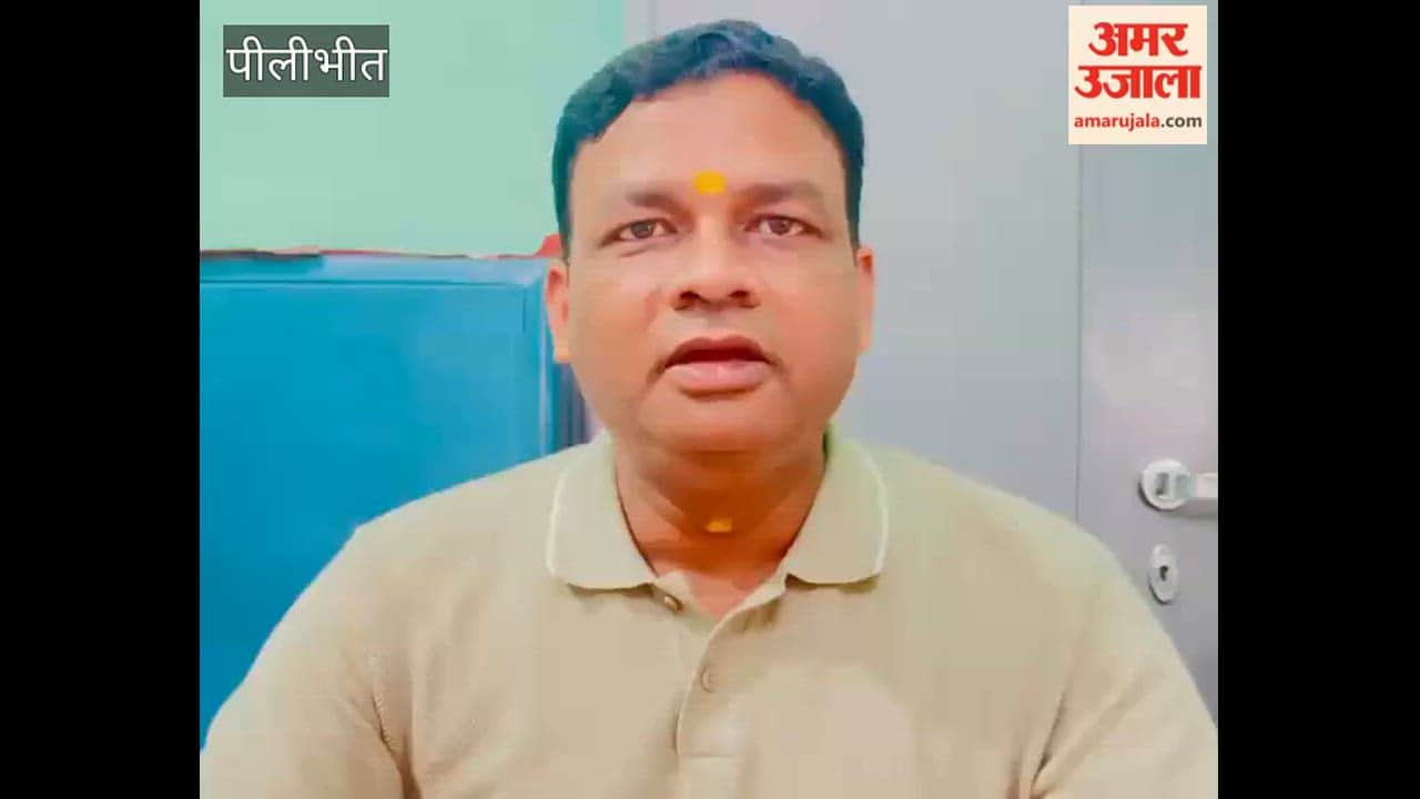 NHM workers boycotted work due to non-payment of honorarium in Pilibhit