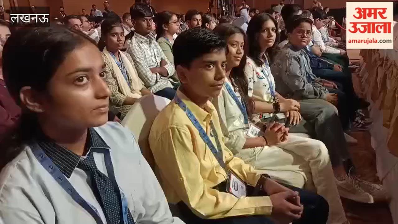 अमर उजाला संवाद 2026 में केंद्रीय मंत्री अनुप्रिया पटेल को सुनने पहुंचे छात्र-छात्राएं