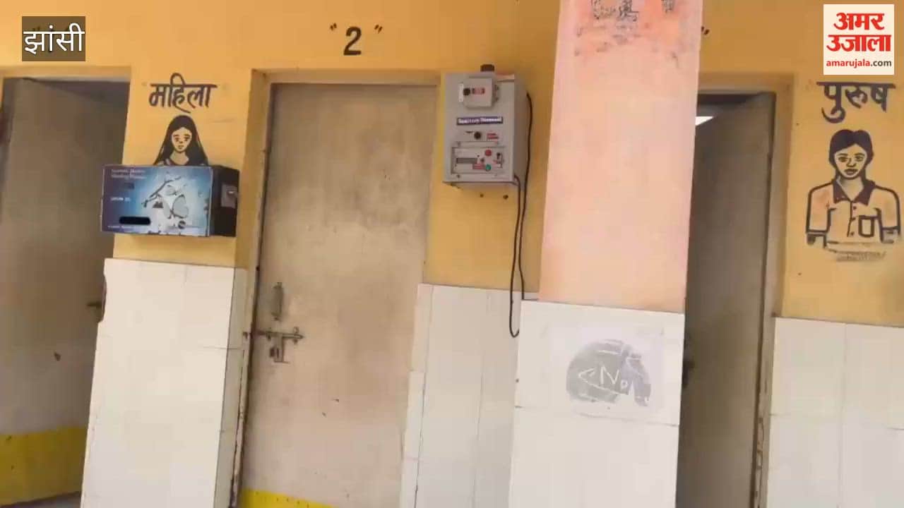 Community toilets constructed at the cost of lakhs of rupees in Nagar Panchayat Bargaon have fallen prey to corruption and are in a dilapidated condition due to lack of maintenance.
