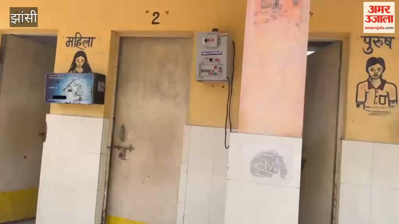 Community toilets constructed at the cost of lakhs of rupees in Nagar Panchayat Bargaon have fallen prey to corruption and are in a dilapidated condition due to lack of maintenance.