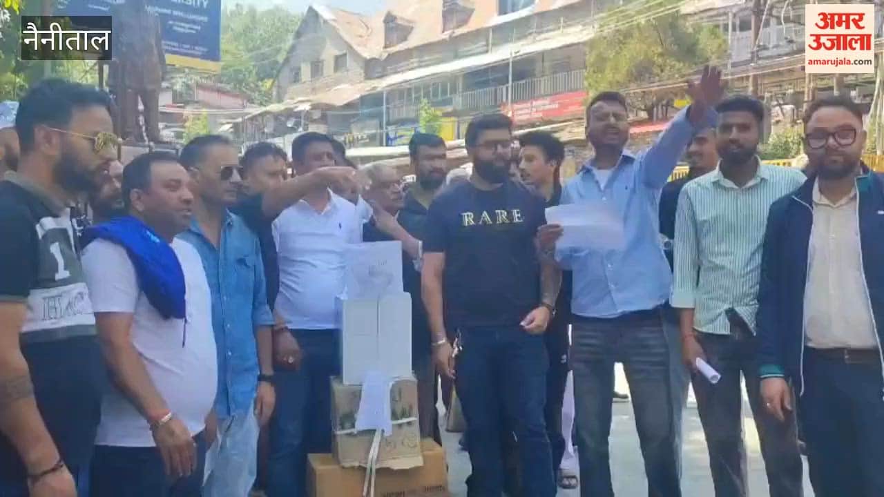 Congress protests against LPG price hike, raises slogans against the government