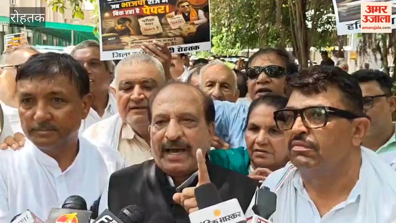 Congress protested against the rising prices of petrol, diesel and cooking gas.