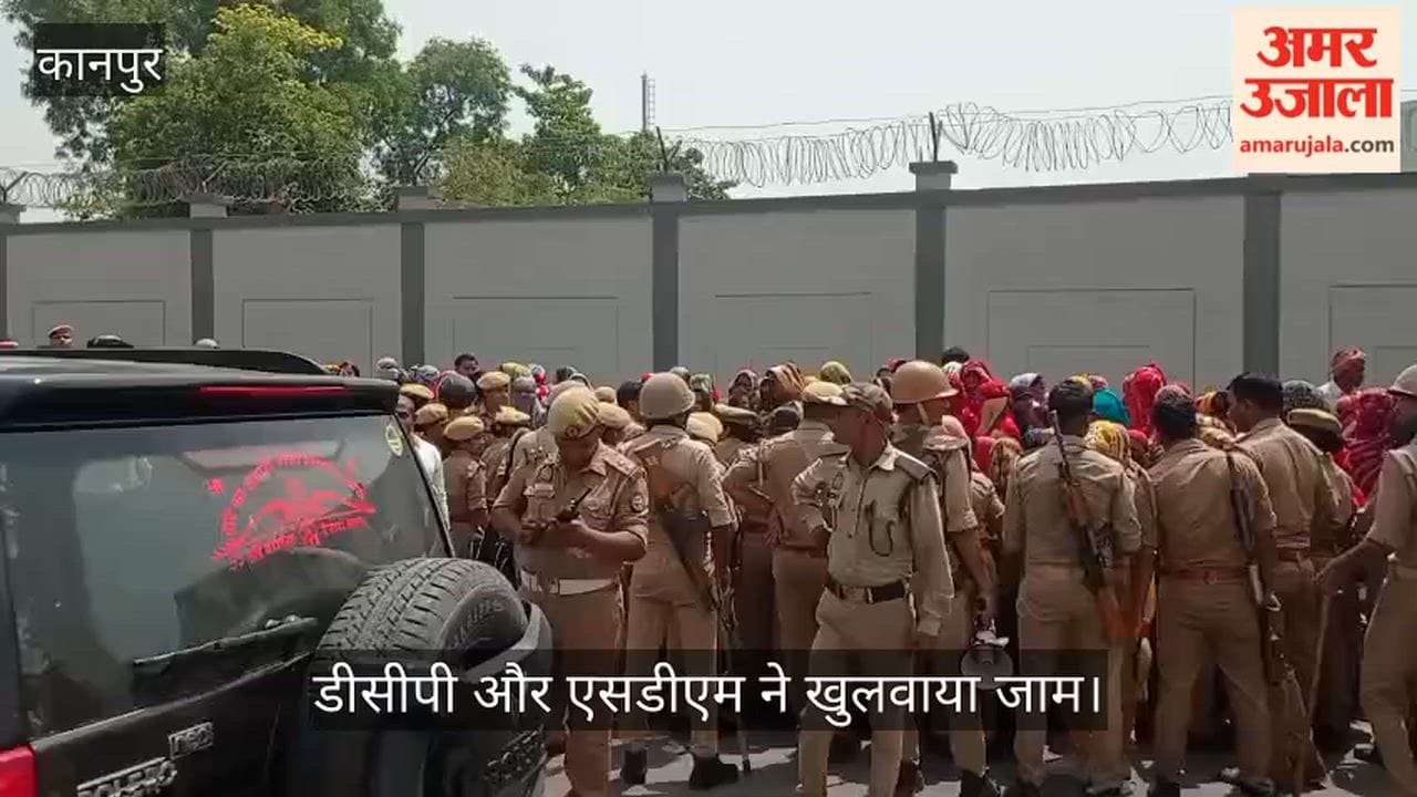 Kanpur Hundreds of Women from Spice Factory Block Highway Three Hour Protest Over Demand for Salary Hike