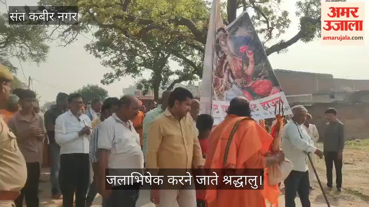 Devotees thronged Tameshwarnath on the first Monday of Purushottam month.