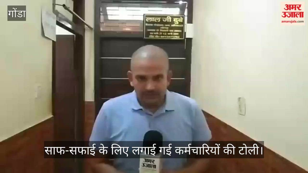 VIDEO: साफ-सफाई के लिए लगाई गई कर्मचारियों की टोली, नहीं होगी श्रद्धालुओं को दिक्कत