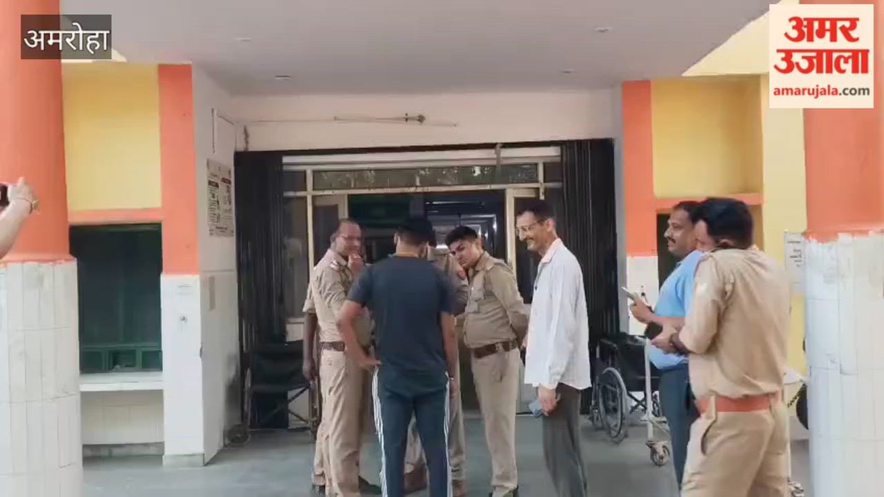 गजराैला हाईवे पर अज्ञात वाहन में घुसी कार, चालक समेत चार युवकों की मौत; दो युवक घायल