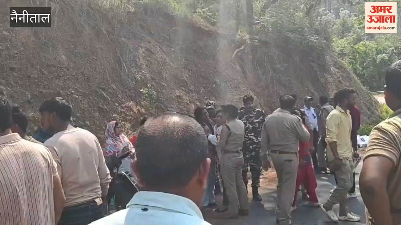 Five people died and one was seriously injured when a car went out of control and fell into a ditch on the Bhawali-Sanatorium Road