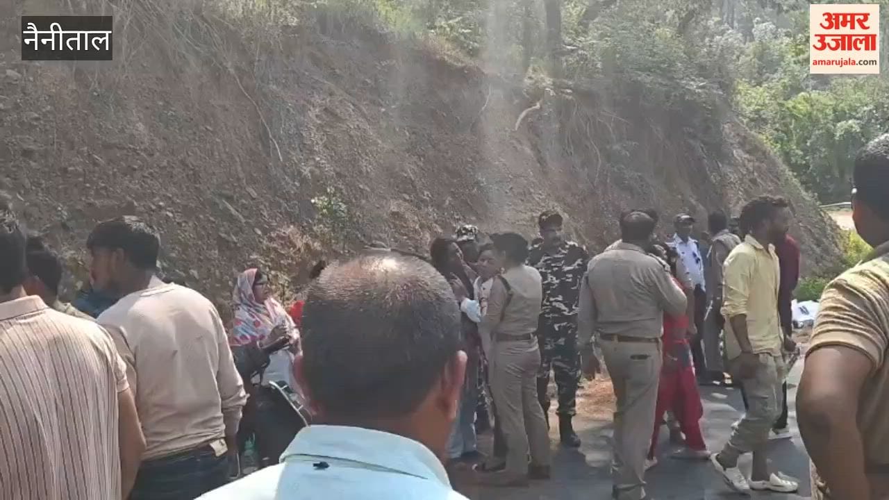 Five people died and one was seriously injured when a car went out of control and fell into a ditch on the Bhawali-Sanatorium Road