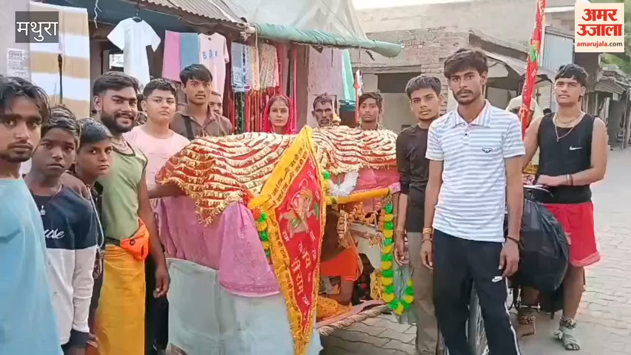 Sons Seat Their Mother in a Palanquin to Help Her Complete the Braj Chaurasi Kos Parikrama