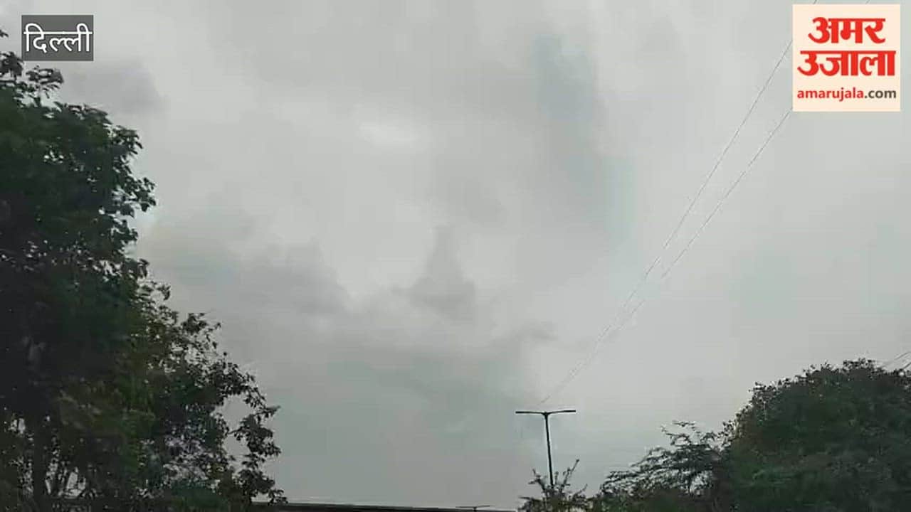 Light Drizzle Brings Relief from the Heat in Several Parts of Delhi