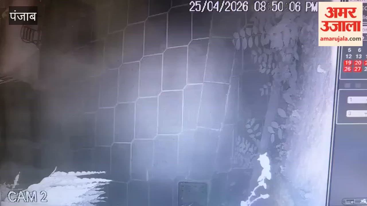 Thieves who came to burgle the bungalow of a retired bank officer in Pathankot fled, leaving their motorcycle behind.