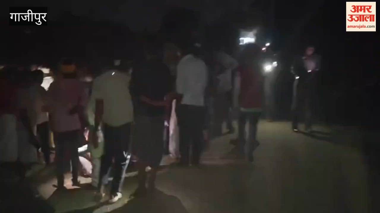 Bus overturns into 20-foot-deep roadside pond 1 passenger dead 24 injured
