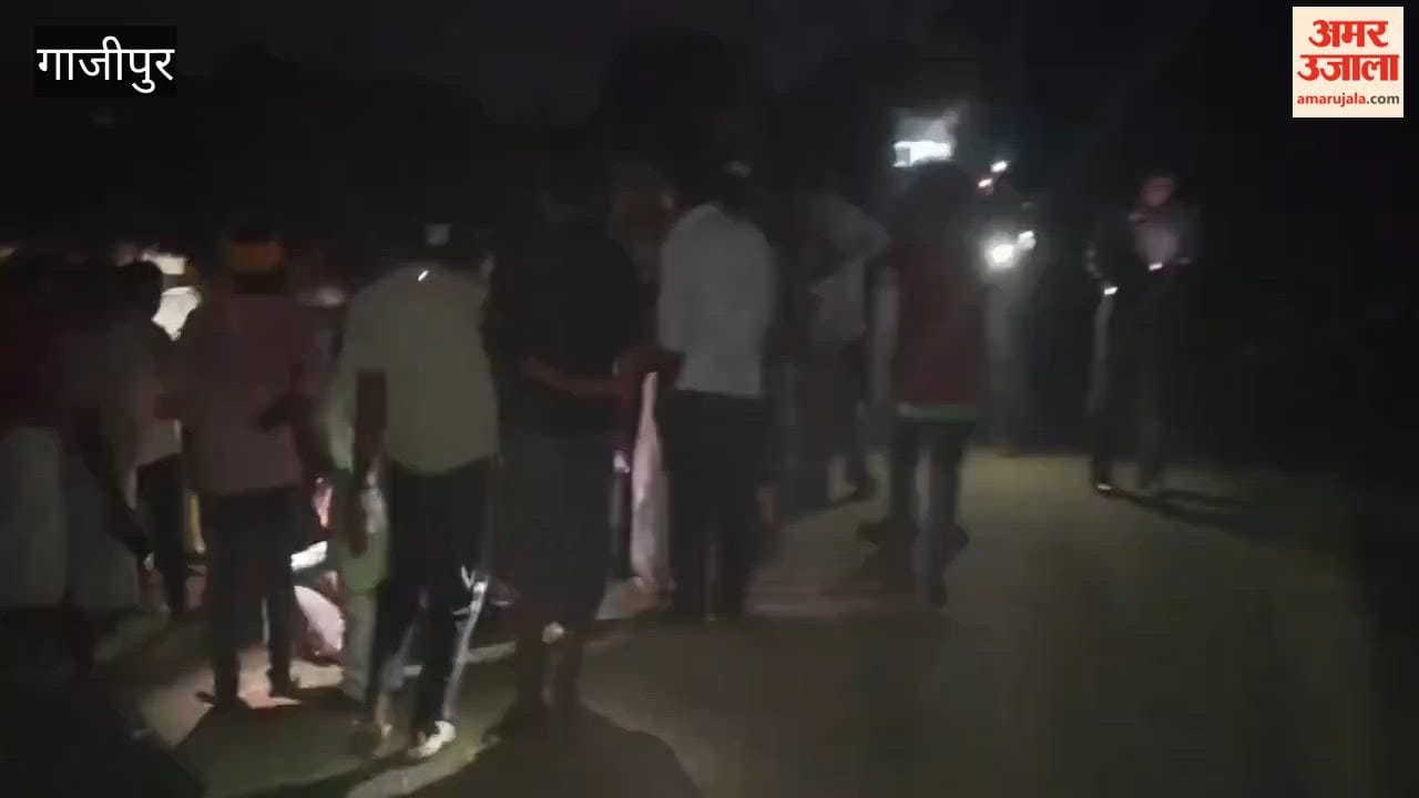 Bus overturns into 20-foot-deep roadside pond 1 passenger dead 24 injured