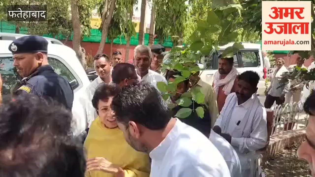 In Tohana, Fatehabad, Kumari Selja listened to the grievances of party workers, stating: "The government does not even have grants to allocate to MLAs."