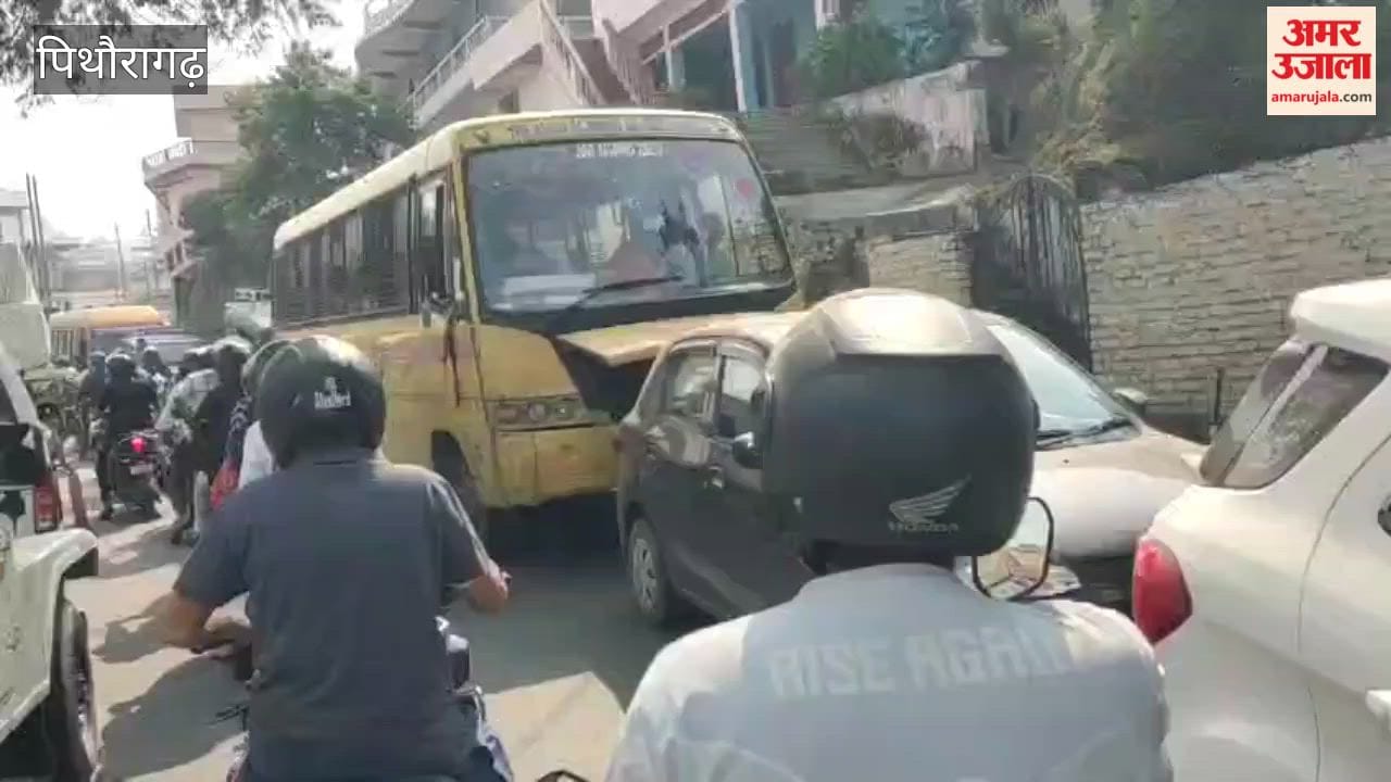 rush of vehicles at petrol pumps is not decreasing, causing traffic jams