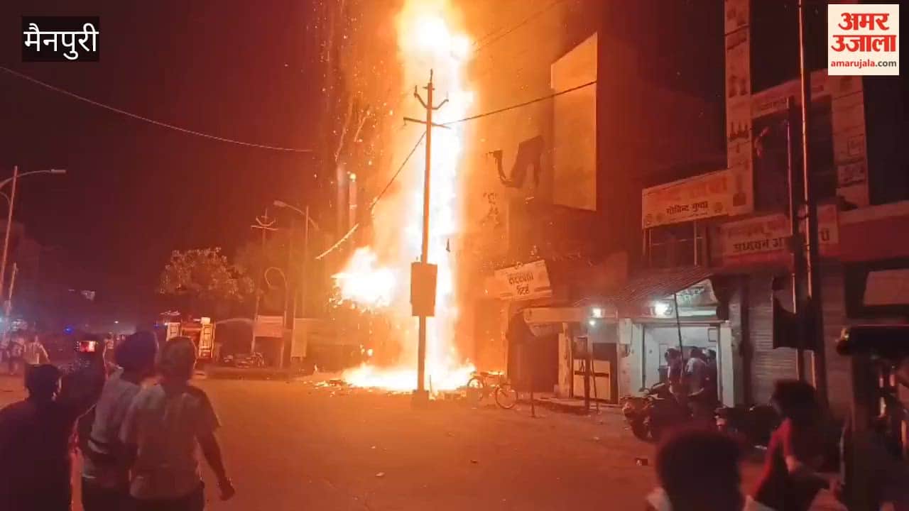 Fire breaks out at showroom in Mainpuri