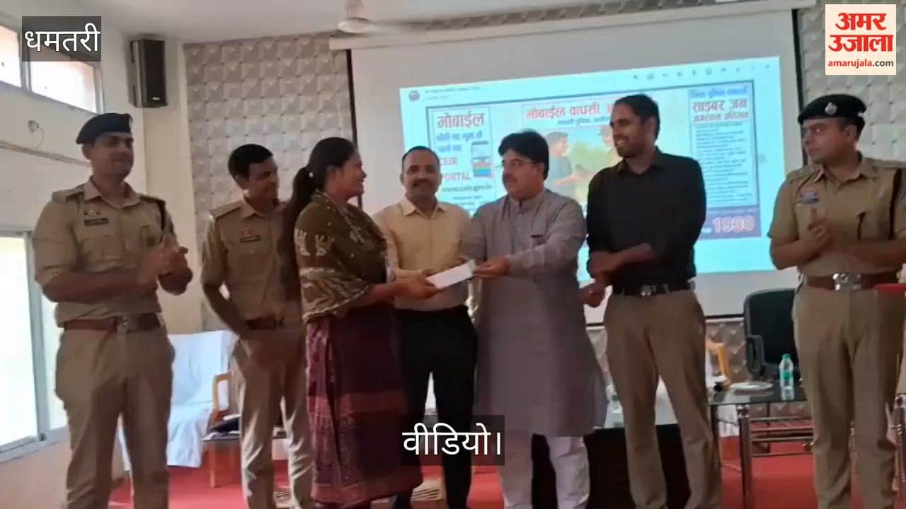 Dhamtari police returned 151 lost mobiles