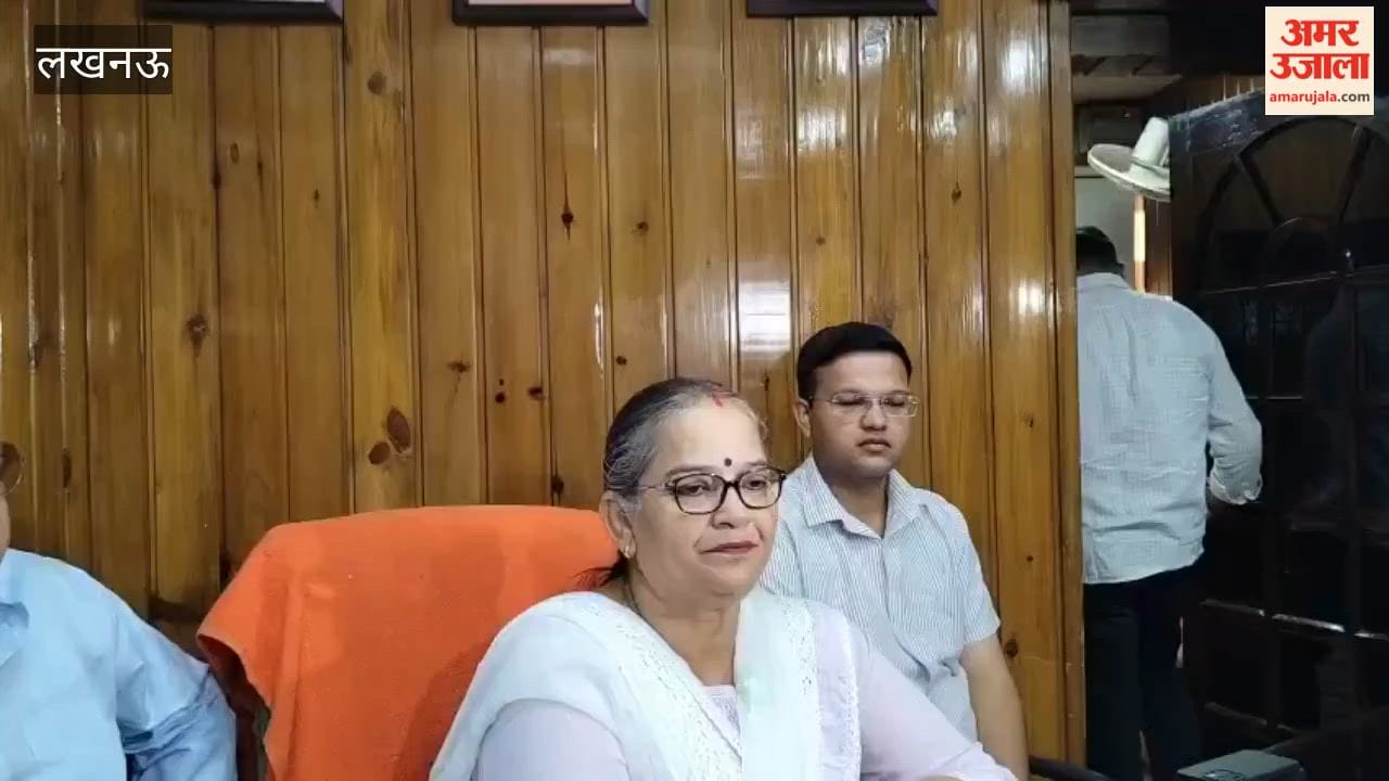 लखनऊ में महापौर ने ललित तिवारी को दिलाई शपथ, बोलीं- दोबारा चुनाव होना चाहिए था