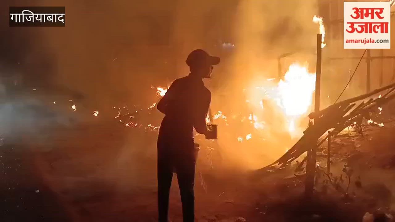 Fire breaks out in roadside shops in Ghaziabad