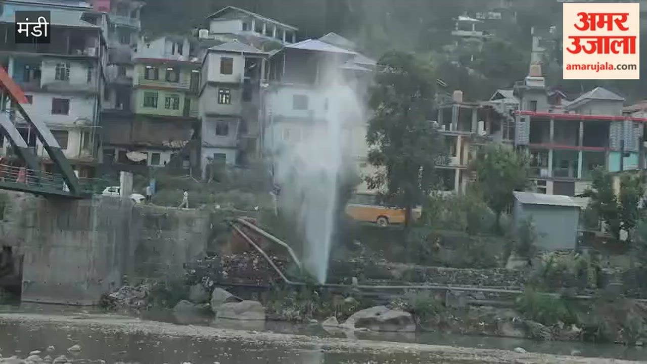 Mandi Drinking water pipeline ruptures near Dharampur Bypass (Jhula); pedestrians inconvenienced by water jets spraying onto the road