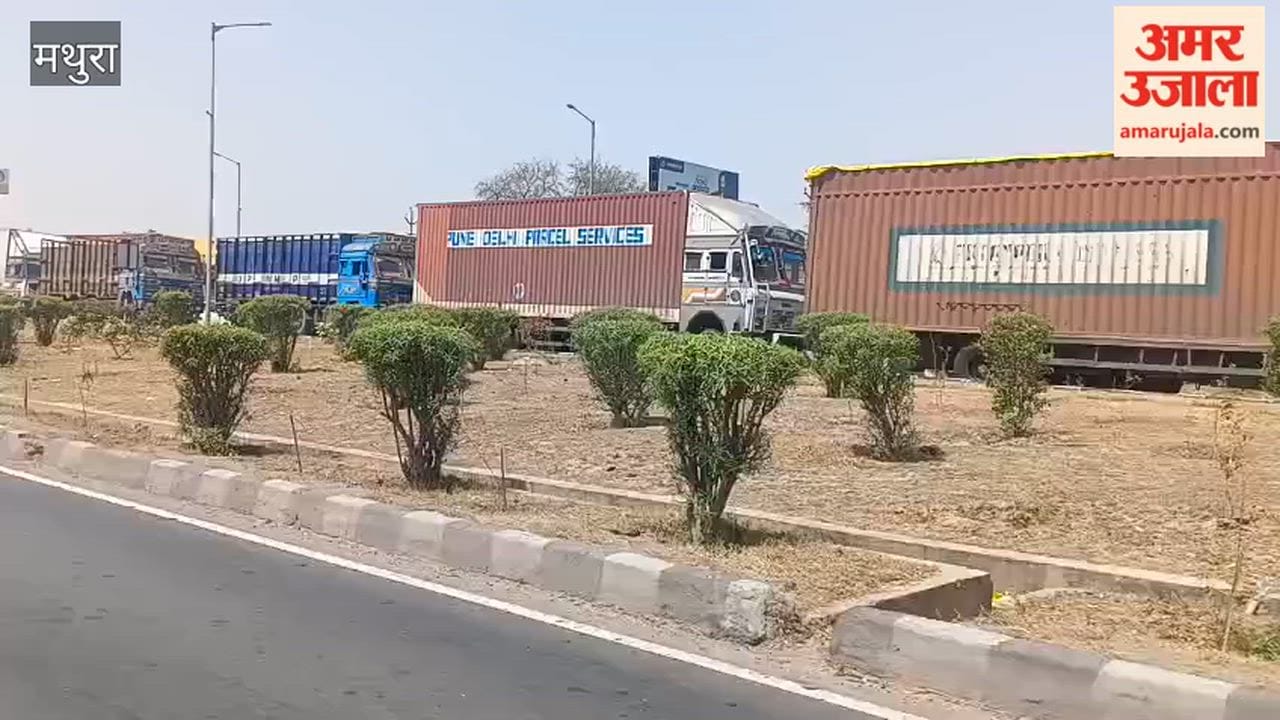 Long traffic jam on Agra-Delhi Highway