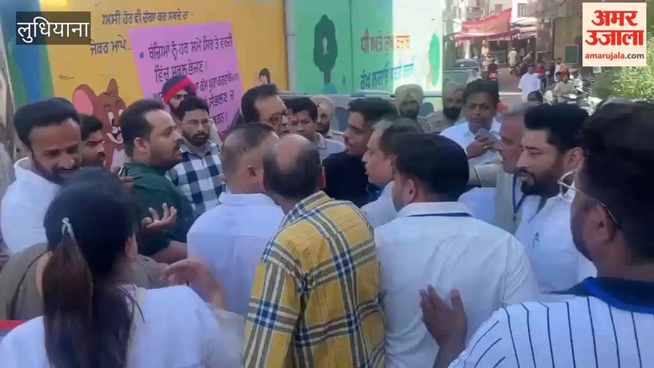 Argument between Congress and AAP supporters in Khanna's Ward No. 15.