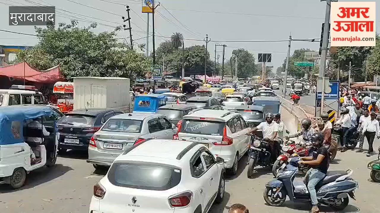 Crowds throng for a dip in the Ganges; traffic jam on the Gagan River route