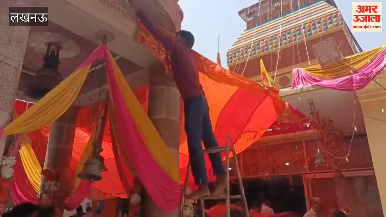 लखनऊ में अलीगंज के पुराने हनुमान मंदिर में श्रद्धालुओं के धूप से बचने के लिए भी की गई व्यवस्था