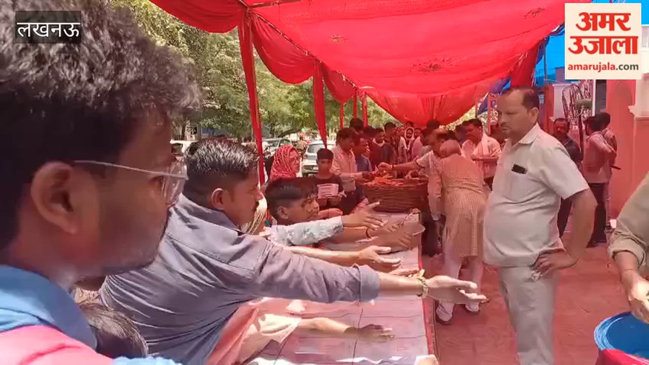 ज्येष्ठ माह के चौथे बड़े मंगल पर लखनऊ में जगह-जगह भंडारों का आयोजन
