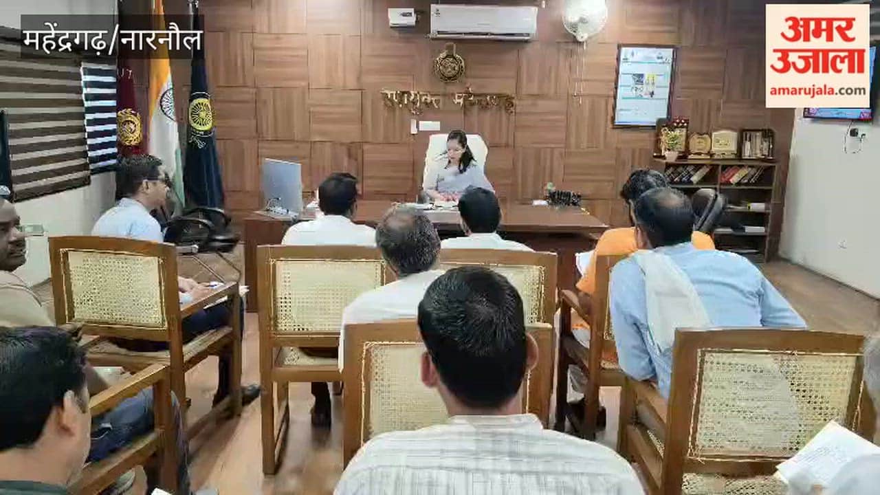 Deputy Commissioner Anupama Anjali held a meeting with political parties in Narnaul.