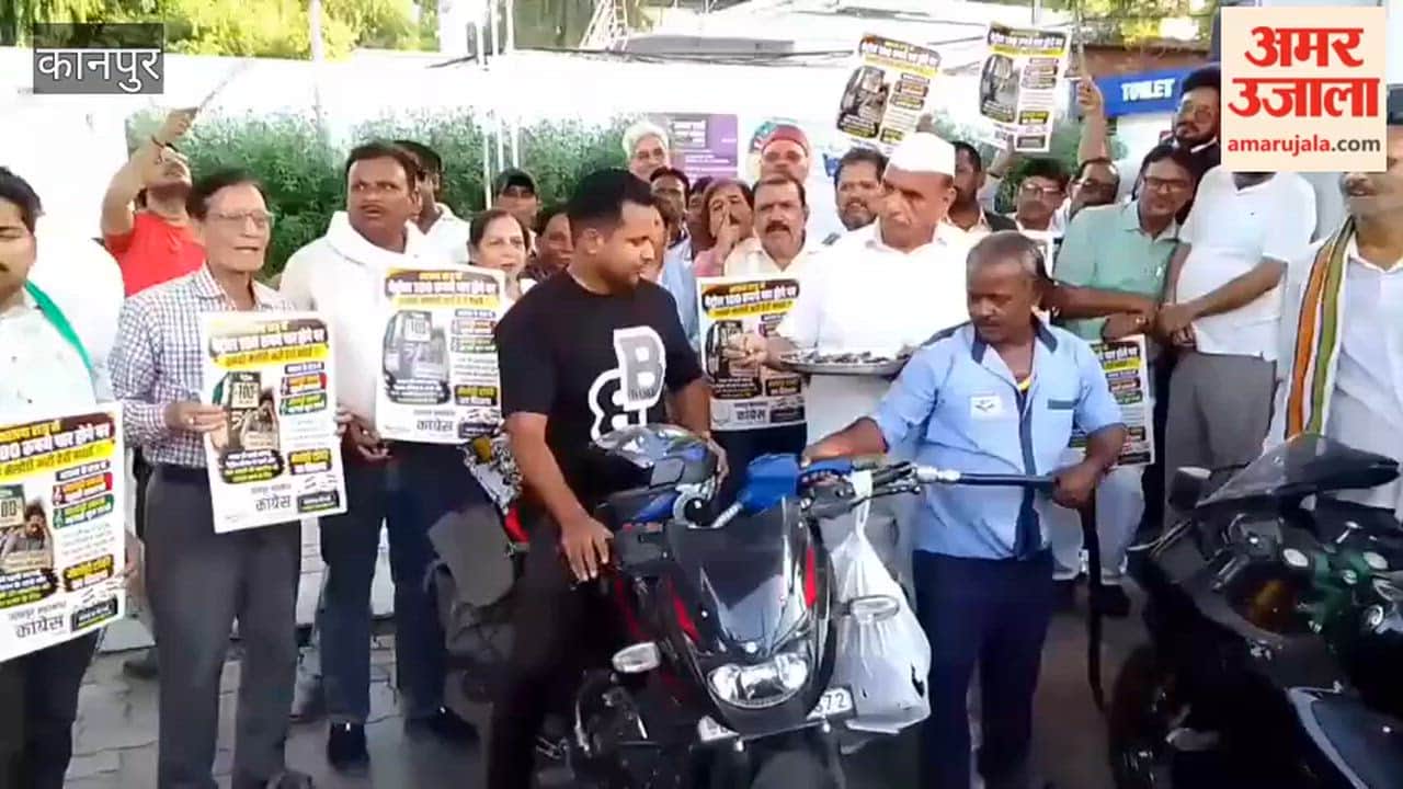 Kanpur: Congress Workers Distribute Toffees to Protest Rising Petrol and Diesel Prices