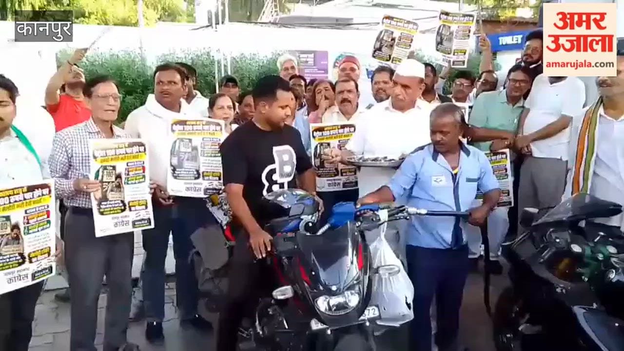 Kanpur: Congress Workers Distribute Toffees to Protest Rising Petrol and Diesel Prices