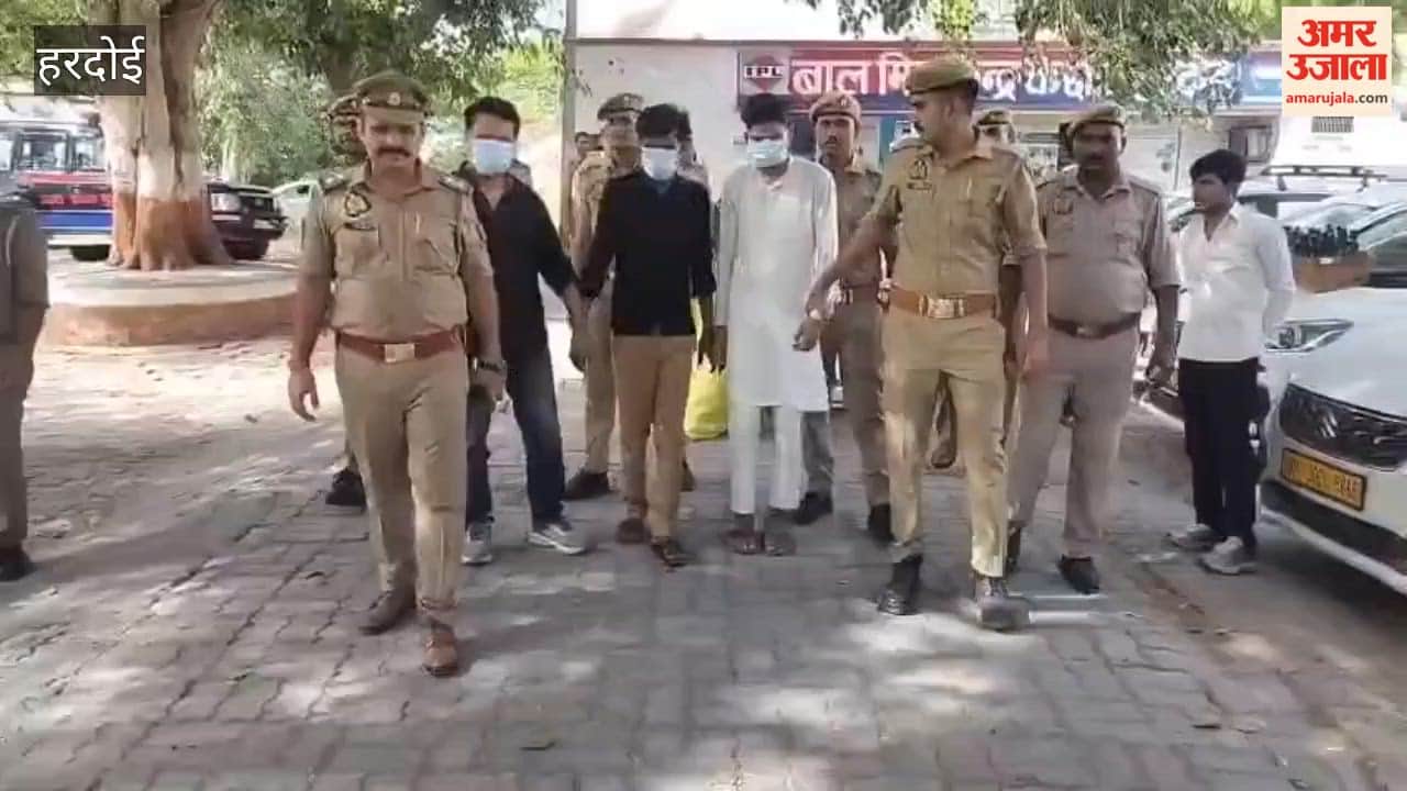 Hardoi: Liquor Being Transported in Four Cars Seized; Three Arrested