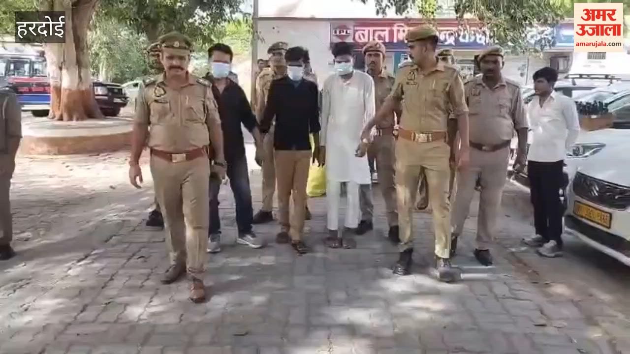 Hardoi: Liquor Being Transported in Four Cars Seized; Three Arrested
